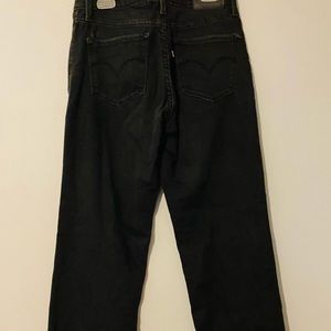 Black Levi’s straight jeans size 27